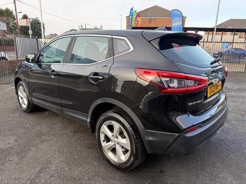 Nissan Qashqai 1.3 DIG-T Acenta Premium Euro 6 (s/s) 5dr - U79931