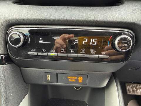 Toyota Yaris 1.5 VVT-h Icon E-CVT Euro 6 (s/s) 5dr - U79935