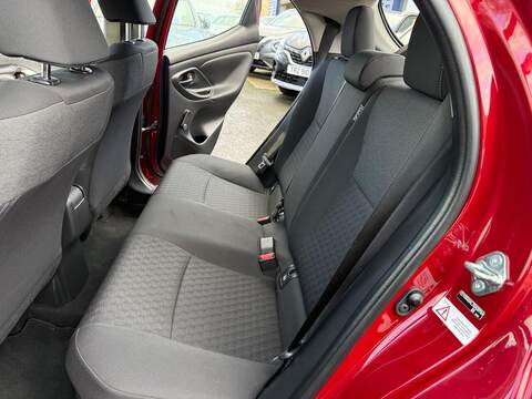 Toyota Yaris 1.5 VVT-h Icon E-CVT Euro 6 (s/s) 5dr - U79935