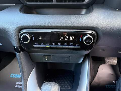 Toyota Yaris 1.5 VVT-h Icon E-CVT Euro 6 (s/s) 5dr - U79935