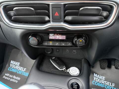 Nissan Juke 1.0 DIG-T N-Connecta SUV 5dr Petrol Manual Euro 6 (s/s) (114 ps) - U79937