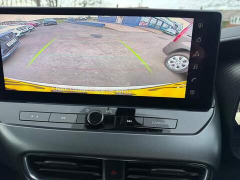 Nissan Juke 1.0 DIG-T N-Connecta SUV 5dr Petrol Manual Euro 6 (s/s) (114 ps) - U79937