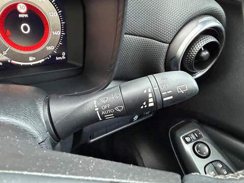 Nissan Juke 1.0 DIG-T N-Connecta SUV 5dr Petrol Manual Euro 6 (s/s) (114 ps) - U79937