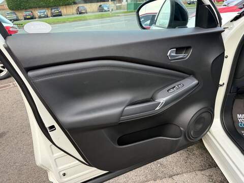 Nissan Juke 1.0 DIG-T N-Connecta SUV 5dr Petrol Manual Euro 6 (s/s) (114 ps) - U79937