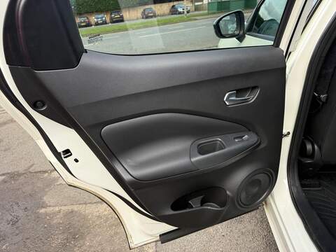 Nissan Juke 1.0 DIG-T N-Connecta SUV 5dr Petrol Manual Euro 6 (s/s) (114 ps) - U79937