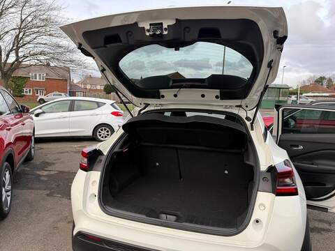 Nissan Juke 1.0 DIG-T N-Connecta SUV 5dr Petrol Manual Euro 6 (s/s) (114 ps) - U79937