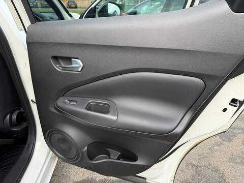 Nissan Juke 1.0 DIG-T N-Connecta SUV 5dr Petrol Manual Euro 6 (s/s) (114 ps) - U79937