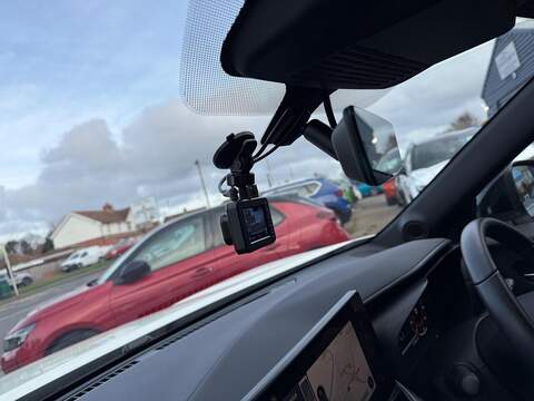 Nissan Juke 1.0 DIG-T N-Connecta SUV 5dr Petrol Manual Euro 6 (s/s) (114 ps) - U79937