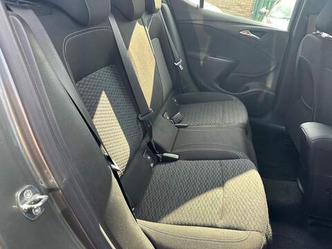 Vauxhall Astra 1.6 CDTi ecoTEC BlueInjection SRi VX Line Nav Euro 6 5dr - U79940