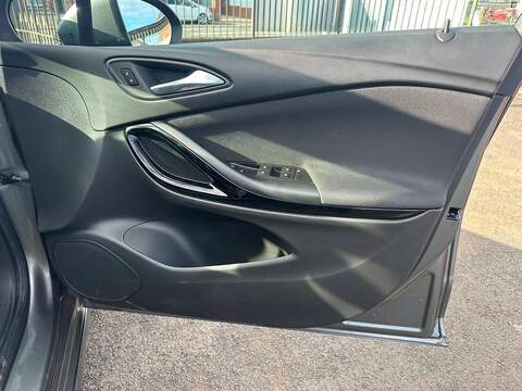 Vauxhall Astra 1.6 CDTi ecoTEC BlueInjection SRi VX Line Nav Euro 6 5dr - U79940