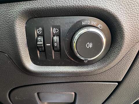 Vauxhall Astra 1.6 CDTi ecoTEC BlueInjection SRi VX Line Nav Euro 6 5dr - U79940