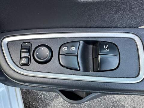 Nissan Micra 0.9 IG-T Tekna Euro 6 (s/s) 5dr - U79942