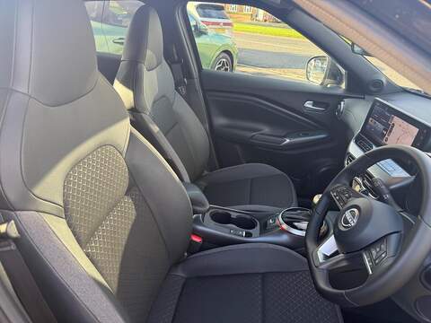 Nissan Juke 1.0 DIG-T N-Connecta DCT Auto Euro 6 (s/s) 5dr - U79964