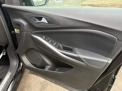 Vauxhall Grandland 1.2 Turbo Ultimate Auto Euro 6 (s/s) 5dr - U79968