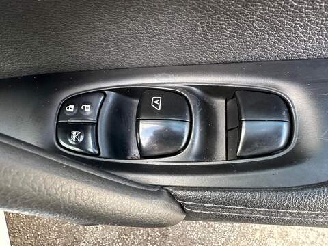 Nissan Qashqai 1.6 DIG-T Tekna 2WD Euro 6 (s/s) 5dr - U79977