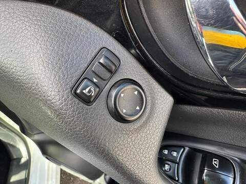 Nissan Qashqai 1.6 DIG-T Tekna 2WD Euro 6 (s/s) 5dr - U79977