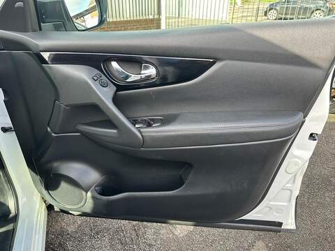 Nissan Qashqai 1.6 DIG-T Tekna 2WD Euro 6 (s/s) 5dr - U79977