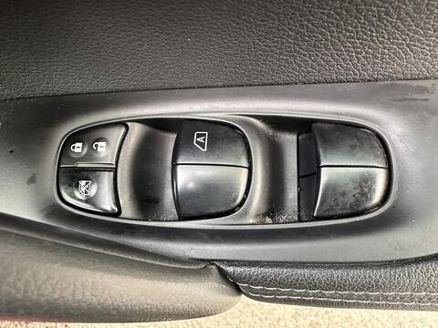 Nissan Qashqai 1.5 dCi N-Vision 2WD Euro 6 (s/s) 5dr - U79978