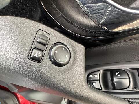 Nissan Qashqai 1.5 dCi N-Vision 2WD Euro 6 (s/s) 5dr - U79978