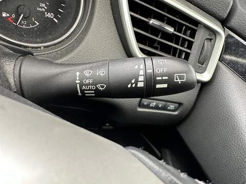 Nissan Qashqai 1.5 dCi N-Vision 2WD Euro 6 (s/s) 5dr - U79978