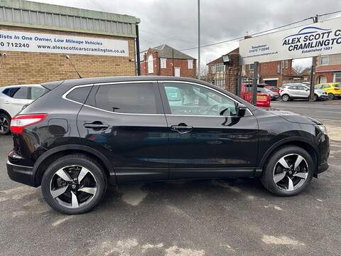 Nissan Qashqai 1.2 DIG-T N-Connecta 2WD Euro 6 (s/s) 5dr - U79980