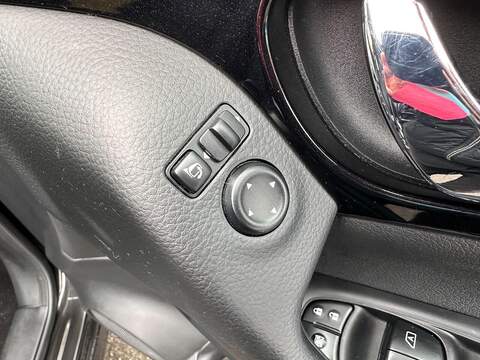 Nissan Qashqai 1.2 DIG-T N-Connecta 2WD Euro 6 (s/s) 5dr - U79980