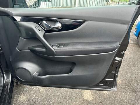 Nissan Qashqai 1.2 DIG-T N-Connecta 2WD Euro 6 (s/s) 5dr - U79980