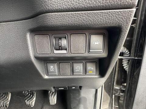 Nissan Qashqai 1.2 DIG-T N-Connecta 2WD Euro 6 (s/s) 5dr - U79980