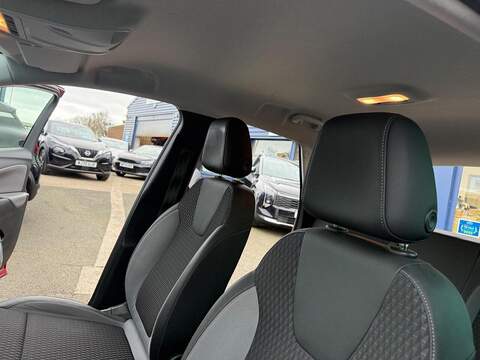 Vauxhall Crossland X 1.5 Turbo D Elite Nav SUV 5dr Diesel Manual Euro 6 (s/s) (102 ps) - U79988