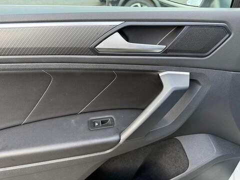 Volkswagen Tiguan 2.0 TDI R-Line DSG Euro 6 (s/s) 5dr - U80006