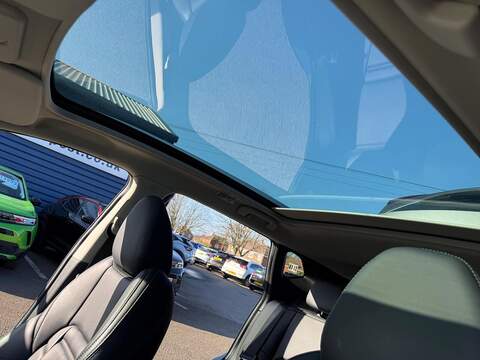 Nissan Qashqai 1.3 DIG-T N-Motion SUV 5dr Petrol Manual Euro 6 (s/s) (140 ps) - U80017