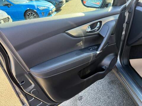 Nissan Qashqai 1.3 DIG-T N-Motion SUV 5dr Petrol Manual Euro 6 (s/s) (140 ps) - U80017