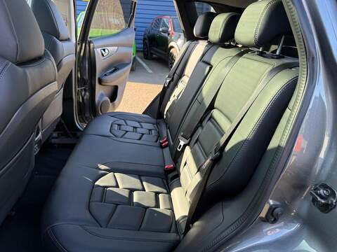 Nissan Qashqai 1.3 DIG-T N-Motion SUV 5dr Petrol Manual Euro 6 (s/s) (140 ps) - U80017