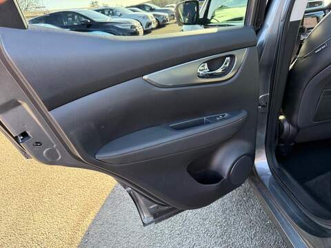 Nissan Qashqai 1.3 DIG-T N-Motion SUV 5dr Petrol Manual Euro 6 (s/s) (140 ps) - U80017