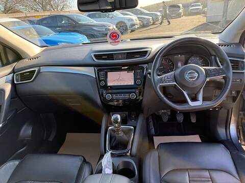 Nissan Qashqai 1.3 DIG-T N-Motion SUV 5dr Petrol Manual Euro 6 (s/s) (140 ps) - U80017