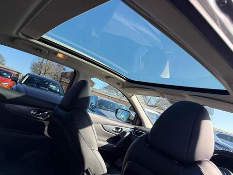 Nissan Qashqai 1.3 DIG-T N-Motion SUV 5dr Petrol Manual Euro 6 (s/s) (140 ps) - U80017