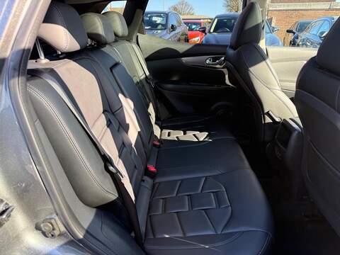 Nissan Qashqai 1.3 DIG-T N-Motion SUV 5dr Petrol Manual Euro 6 (s/s) (140 ps) - U80017