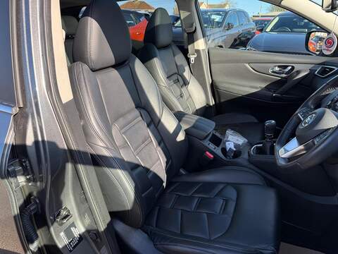 Nissan Qashqai 1.3 DIG-T N-Motion SUV 5dr Petrol Manual Euro 6 (s/s) (140 ps) - U80017