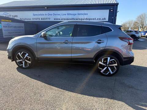 Nissan Qashqai 1.3 DIG-T N-Motion SUV 5dr Petrol Manual Euro 6 (s/s) (140 ps) - U80017