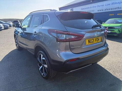 Nissan Qashqai 1.3 DIG-T N-Motion SUV 5dr Petrol Manual Euro 6 (s/s) (140 ps) - U80017