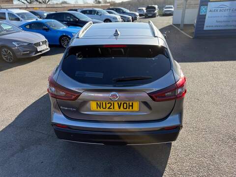 Nissan Qashqai 1.3 DIG-T N-Motion SUV 5dr Petrol Manual Euro 6 (s/s) (140 ps) - U80017