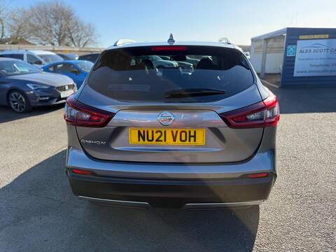 Nissan Qashqai 1.3 DIG-T N-Motion SUV 5dr Petrol Manual Euro 6 (s/s) (140 ps) - U80017