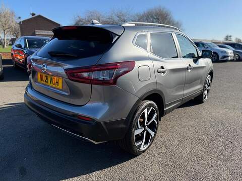 Nissan Qashqai 1.3 DIG-T N-Motion SUV 5dr Petrol Manual Euro 6 (s/s) (140 ps) - U80017