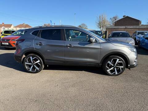 Nissan Qashqai 1.3 DIG-T N-Motion SUV 5dr Petrol Manual Euro 6 (s/s) (140 ps) - U80017