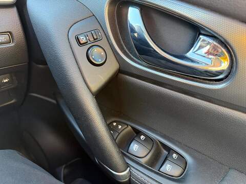 Nissan Qashqai 1.3 DIG-T N-Motion SUV 5dr Petrol Manual Euro 6 (s/s) (140 ps) - U80017