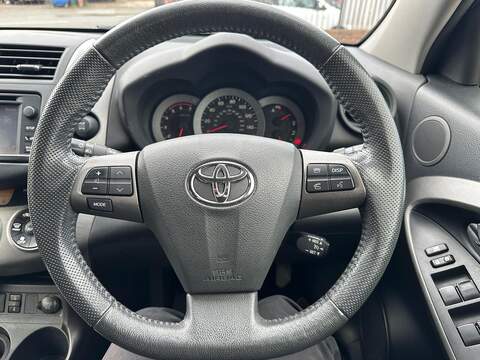 Toyota RAV4 2.2 D-4D XT-R SUV 5dr Diesel Manual 4WD Euro 5 (150 ps) - U80019