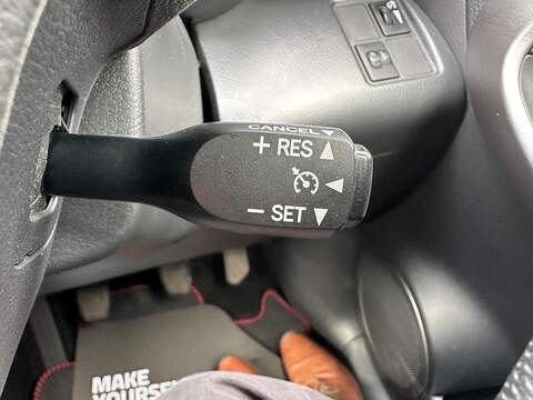 Toyota RAV4 2.2 D-4D XT-R SUV 5dr Diesel Manual 4WD Euro 5 (150 ps) - U80019