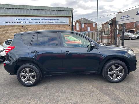 Toyota RAV4 2.2 D-4D XT-R SUV 5dr Diesel Manual 4WD Euro 5 (150 ps) - U80019