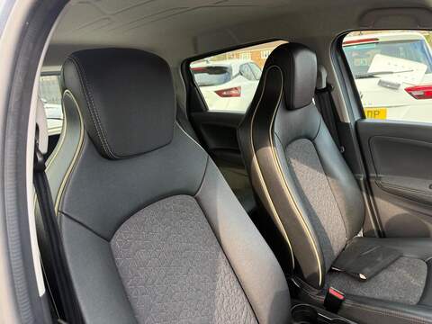Renault Zoe R135 EV50 52kWh Iconic Auto 5dr (Boost Charge) - U80032