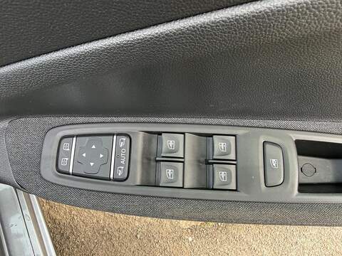 Renault Zoe R135 EV50 52kWh Iconic Auto 5dr (Boost Charge) - U80032